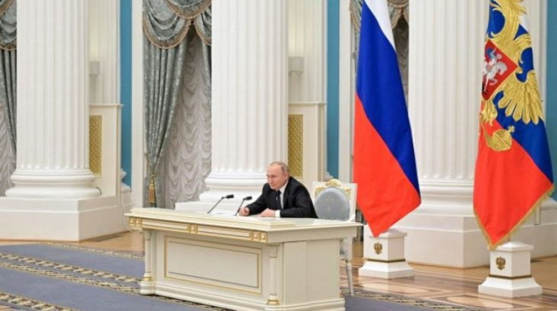 لوموند: بوتين ربط مصيره بالعدوان على أوكرانيا وفشله ضروري لاستقرار العالم